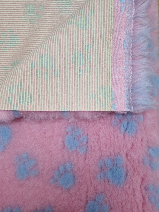 Vetbed Roze Met Blauwe Pootjes Extra Dik 100 x 150cm - Diergigant